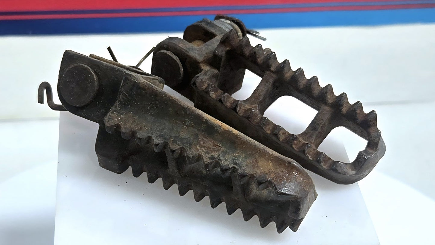 OEM 1979 1980 Suzuki PE250 Foot Pegs