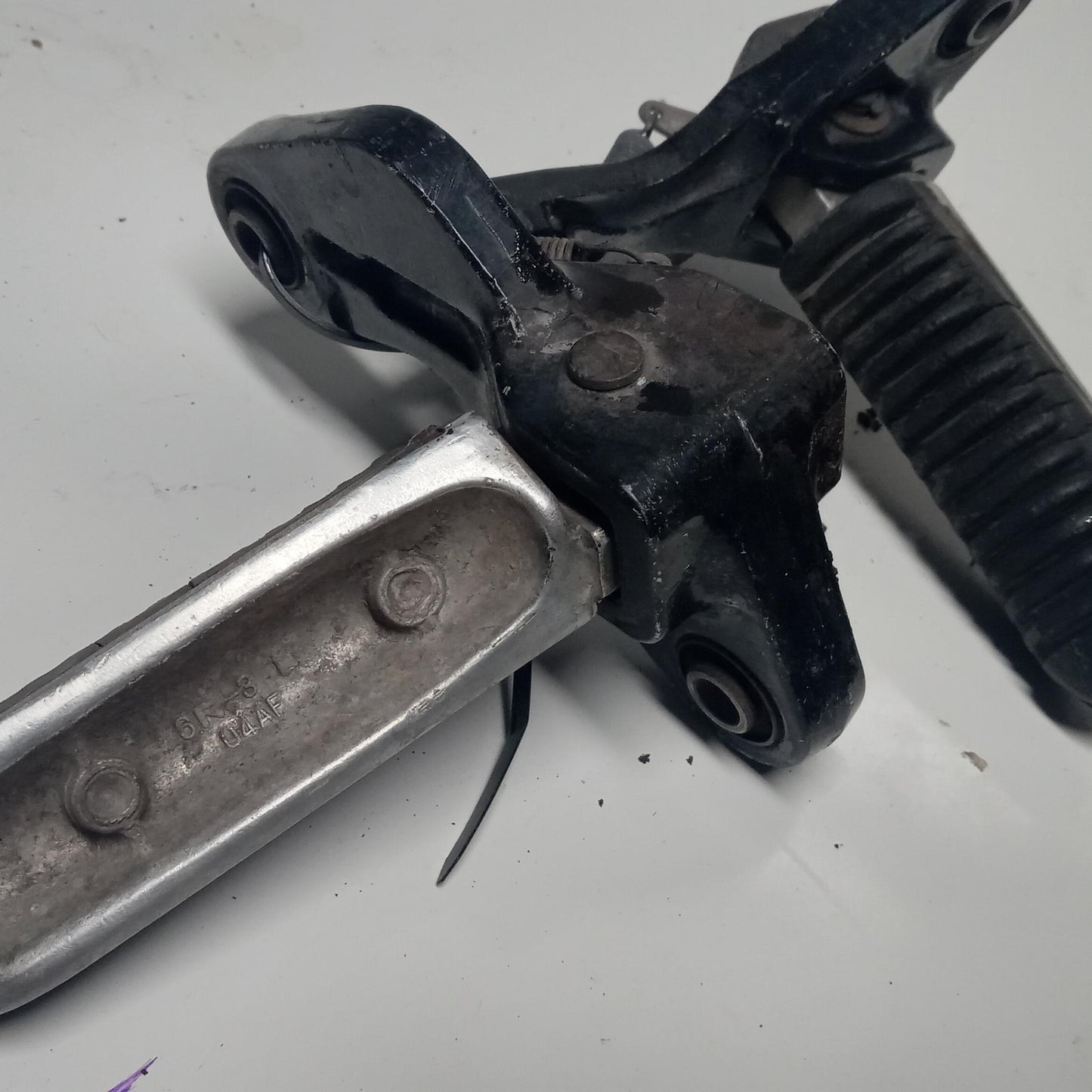 1993 SUZUKI GSXR600W OEM FRONT FOOT RESTS PEGS STEPS SET PAIR