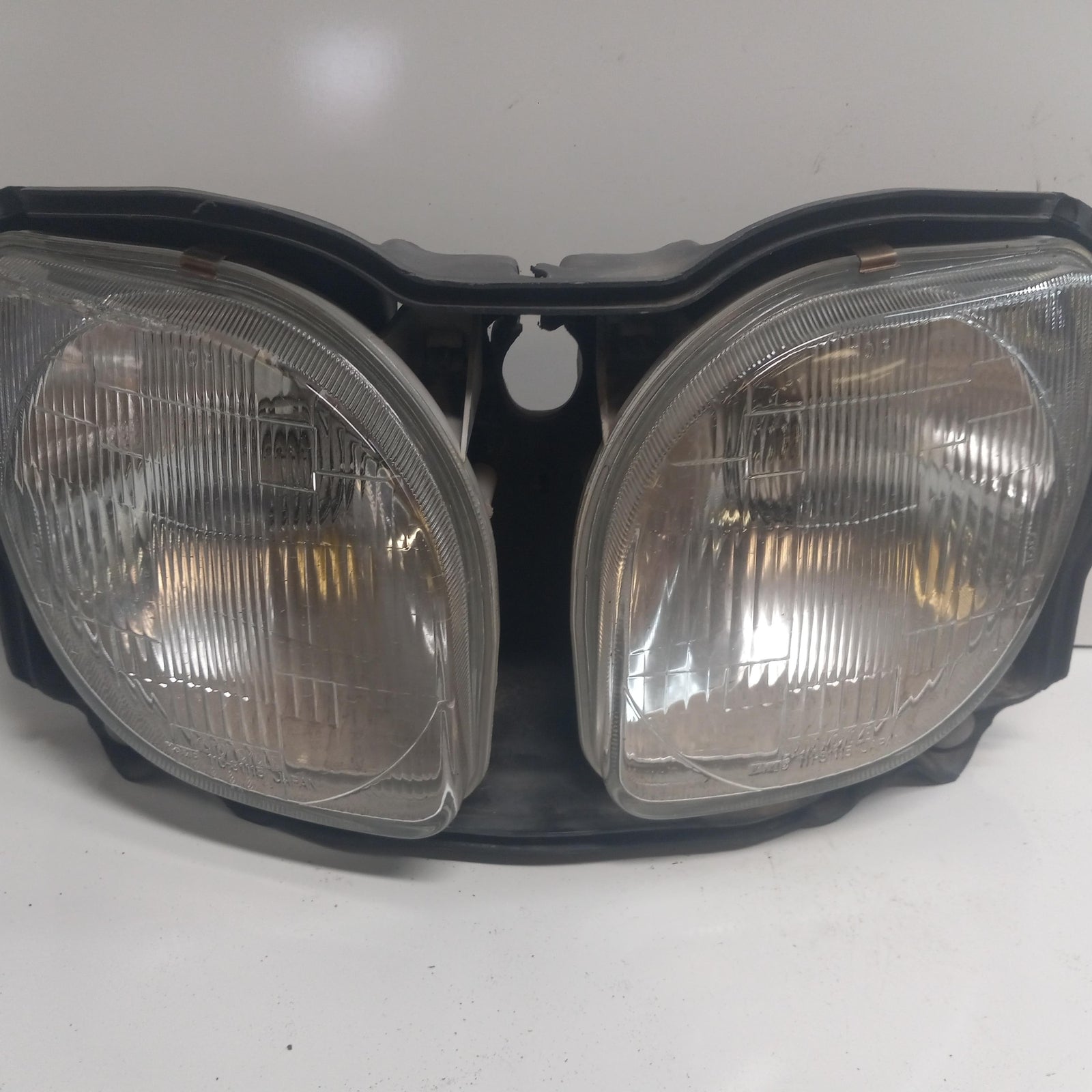 1997 YAMAHA YZF750R OEM FRONT HEADLIGHT HEAD LIGHT LAMP