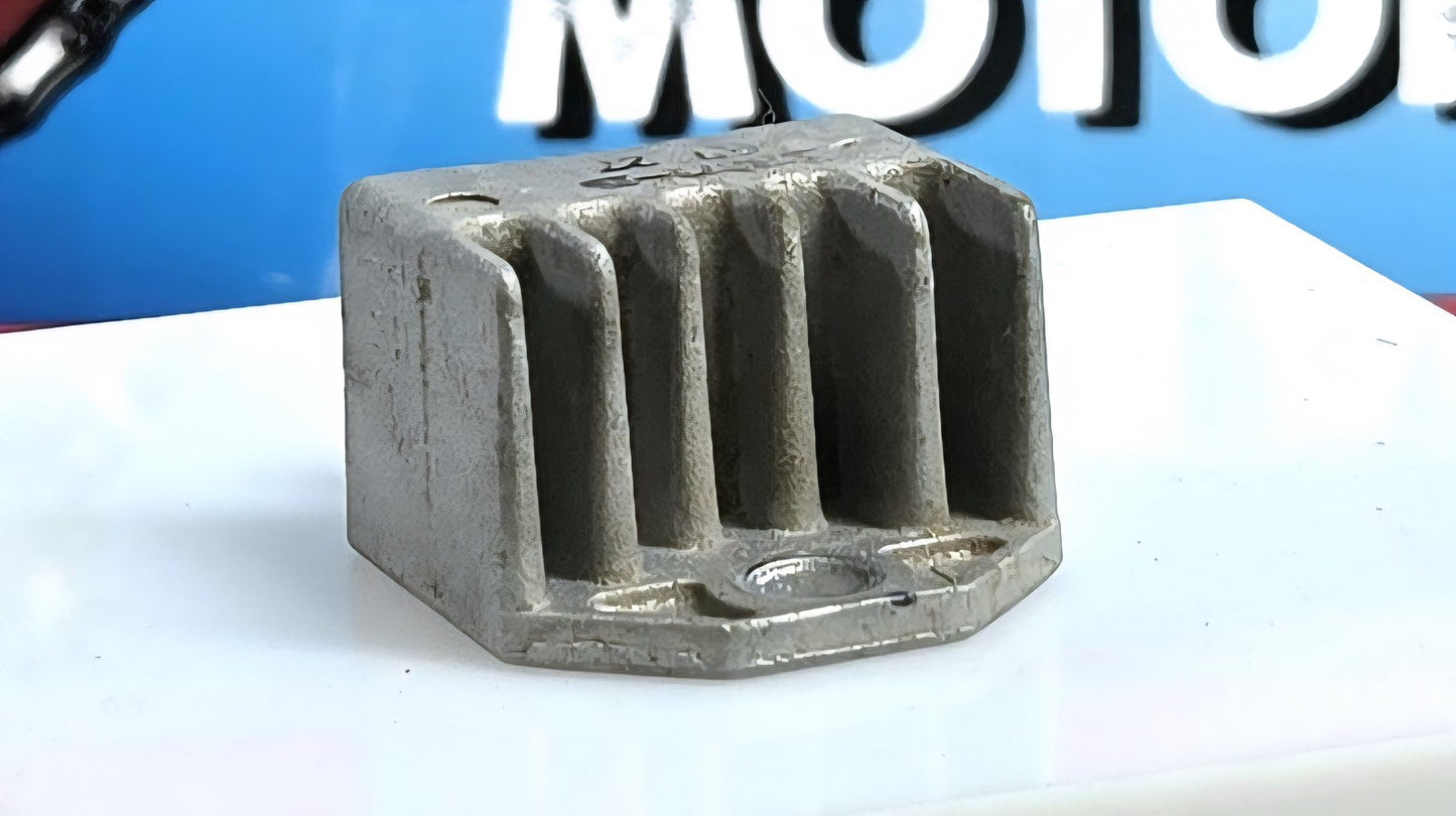 04 to 09 Yamaha XC125 Vino Voltage Rectifier B44776