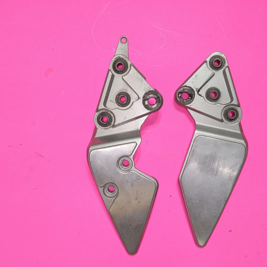 1995 SUZUKI BANDIT 600 OEM LEFT RIGHT REARSET REAR SET DRIVER PEG BRACKETS
