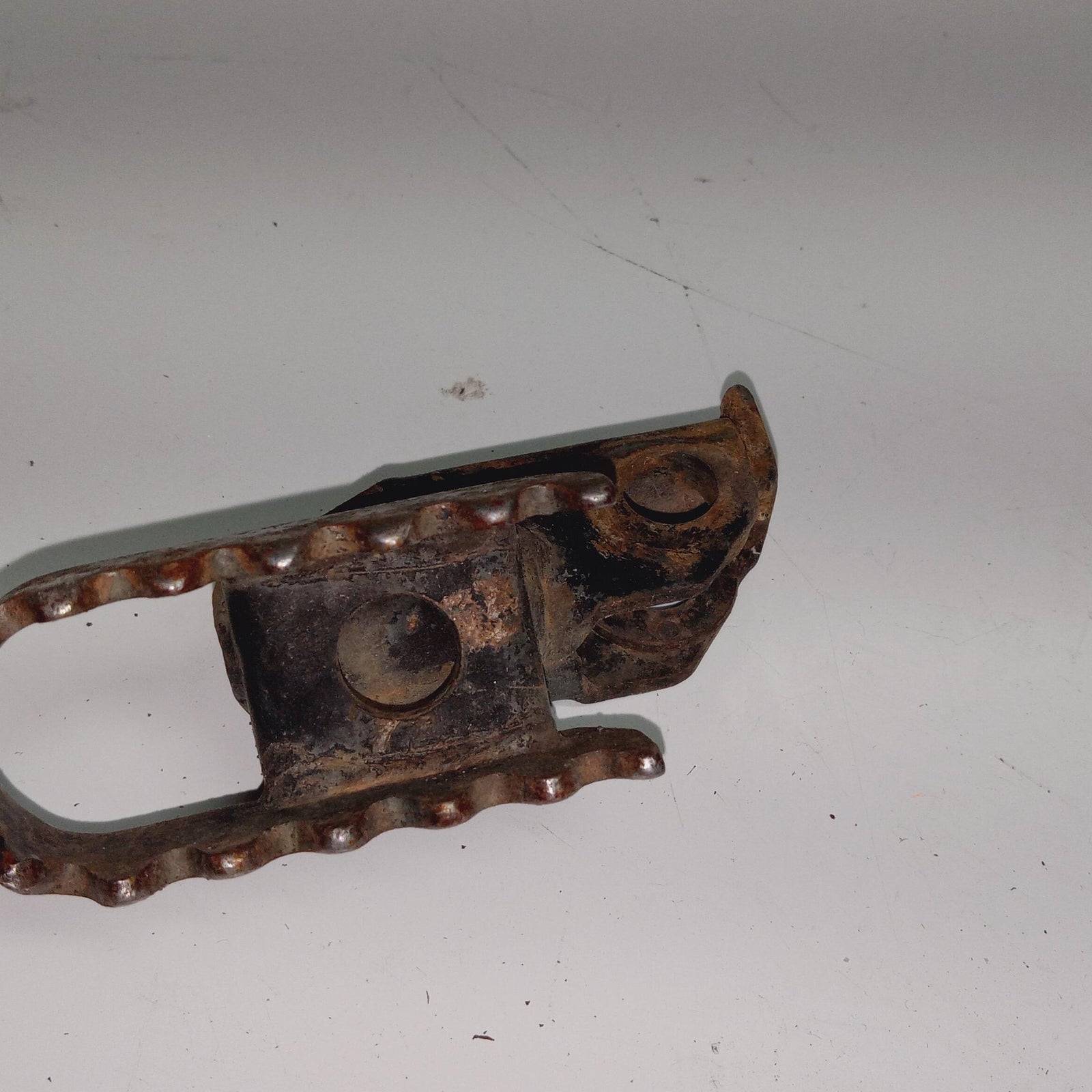 1981 SUZUKI PE250 OEM  FOOT REST