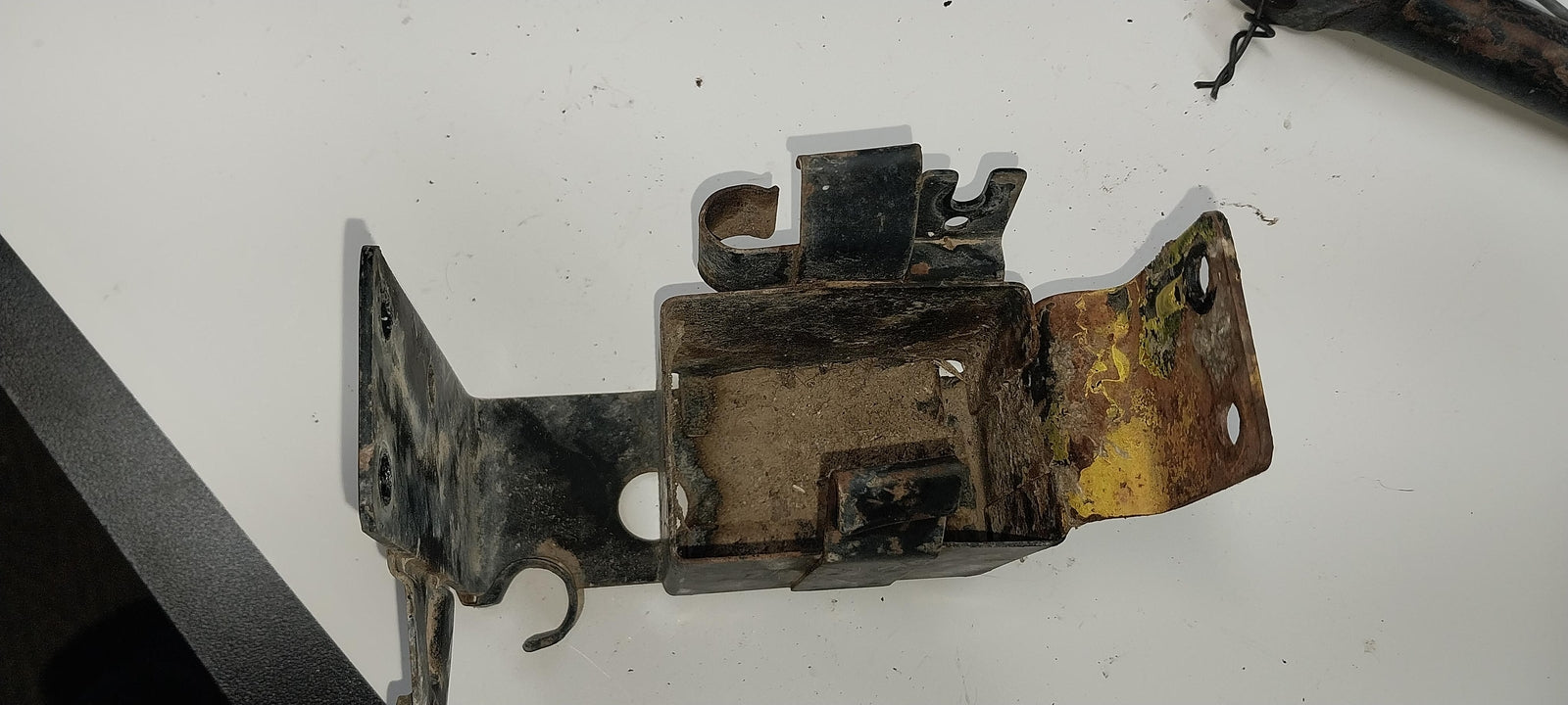 1971 KAWASAKI F8 BATTERY TRAY BOX