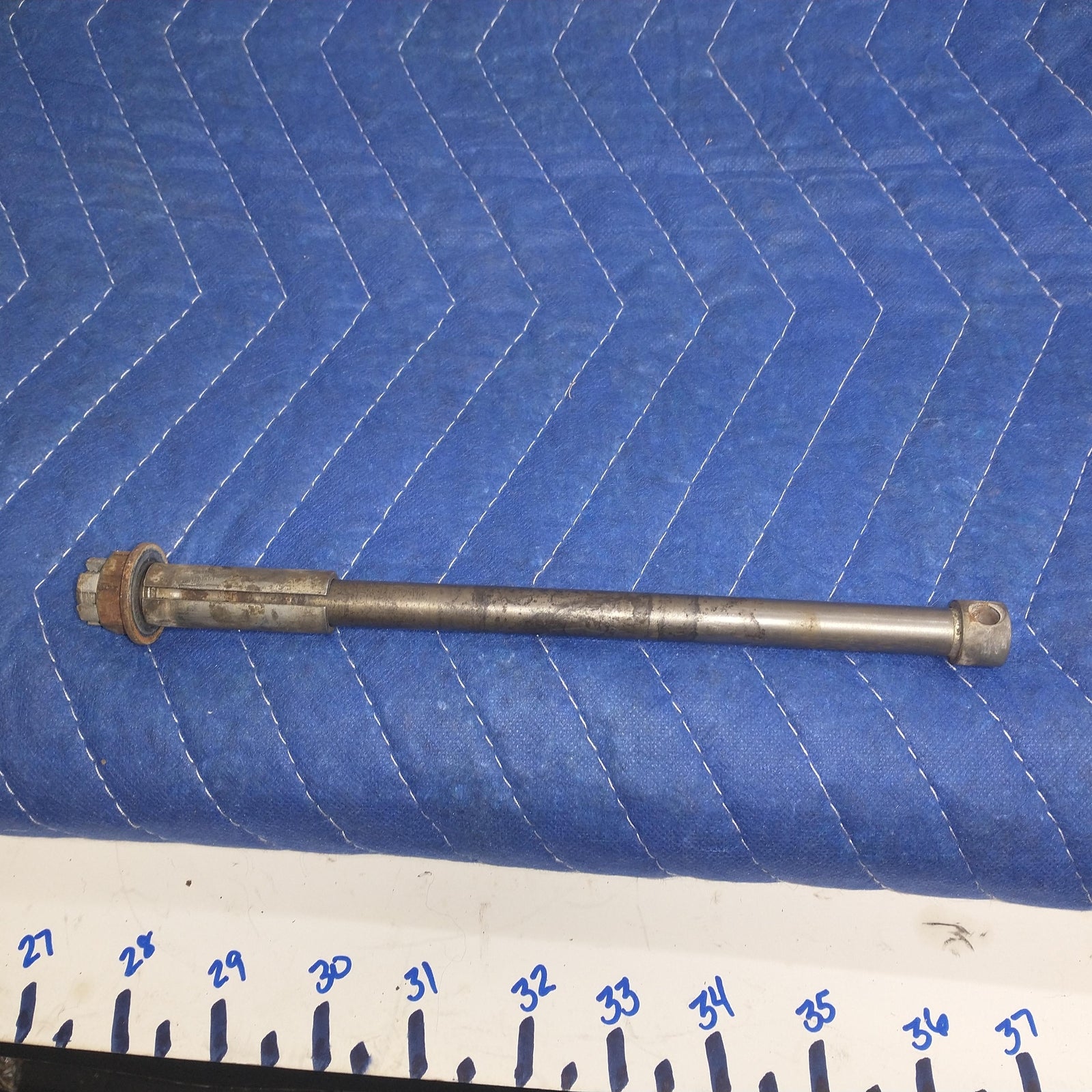 YAMAHA FRONT WHEEL RIM AXLE PIVOT BOLT 401-25181-01-00
