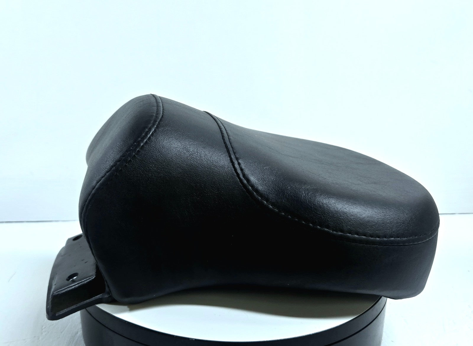 HARLEY DAVIDSON GENUINE FLHR ROAD KING REAR PASSENGER PILLION SEAT
