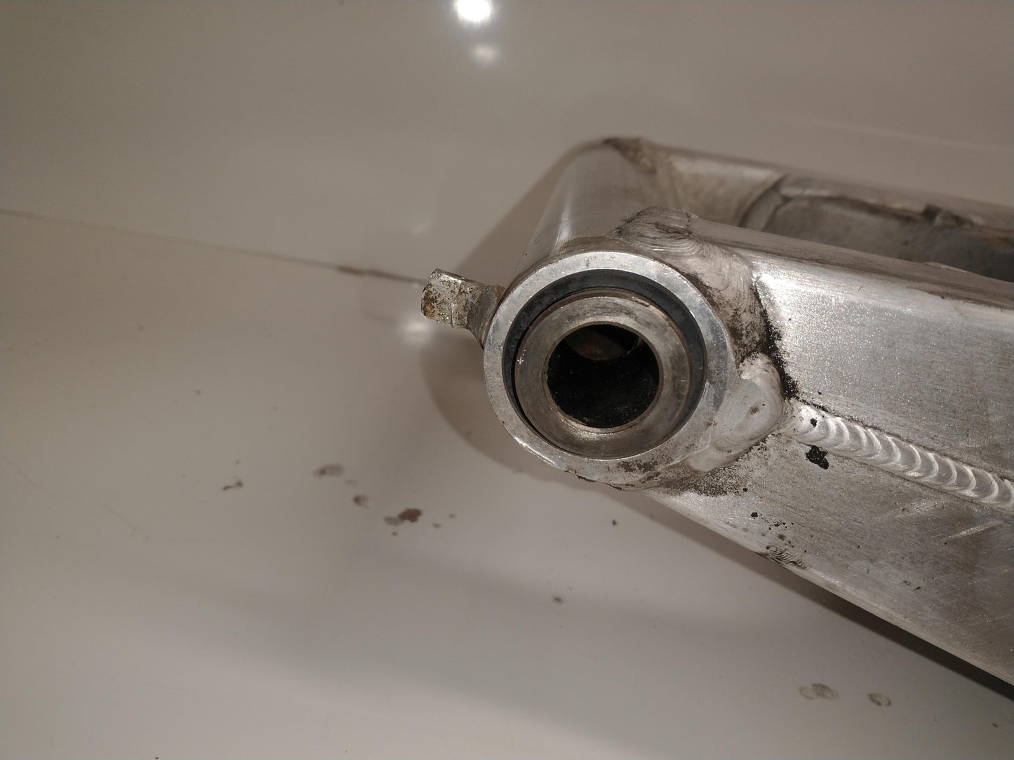 1999 HONDA CBR900RR OEM REAR SWINGARM BACK SUSPENSION SWING ARM