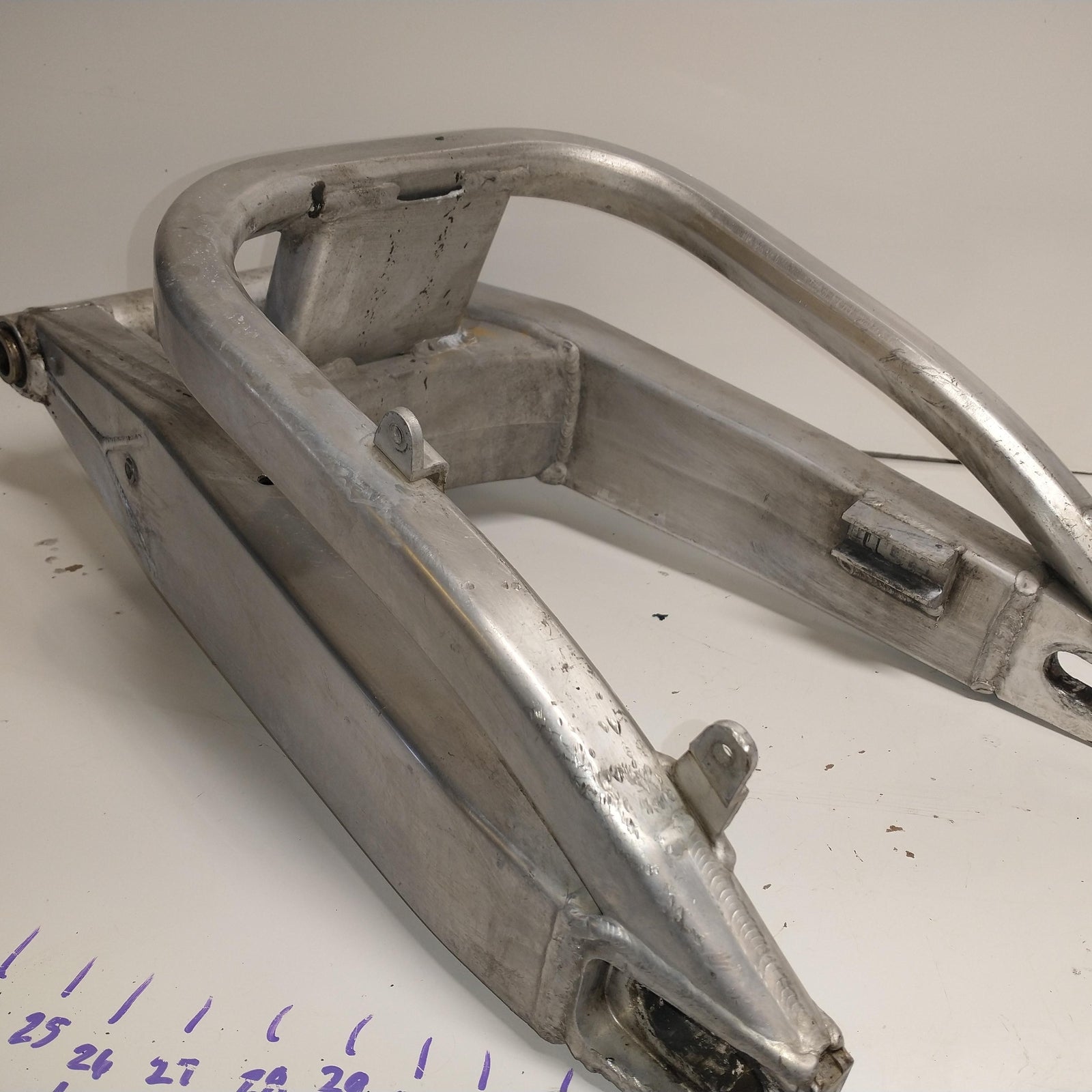 1999 HONDA CBR900RR OEM REAR SWINGARM BACK SUSPENSION SWING ARM