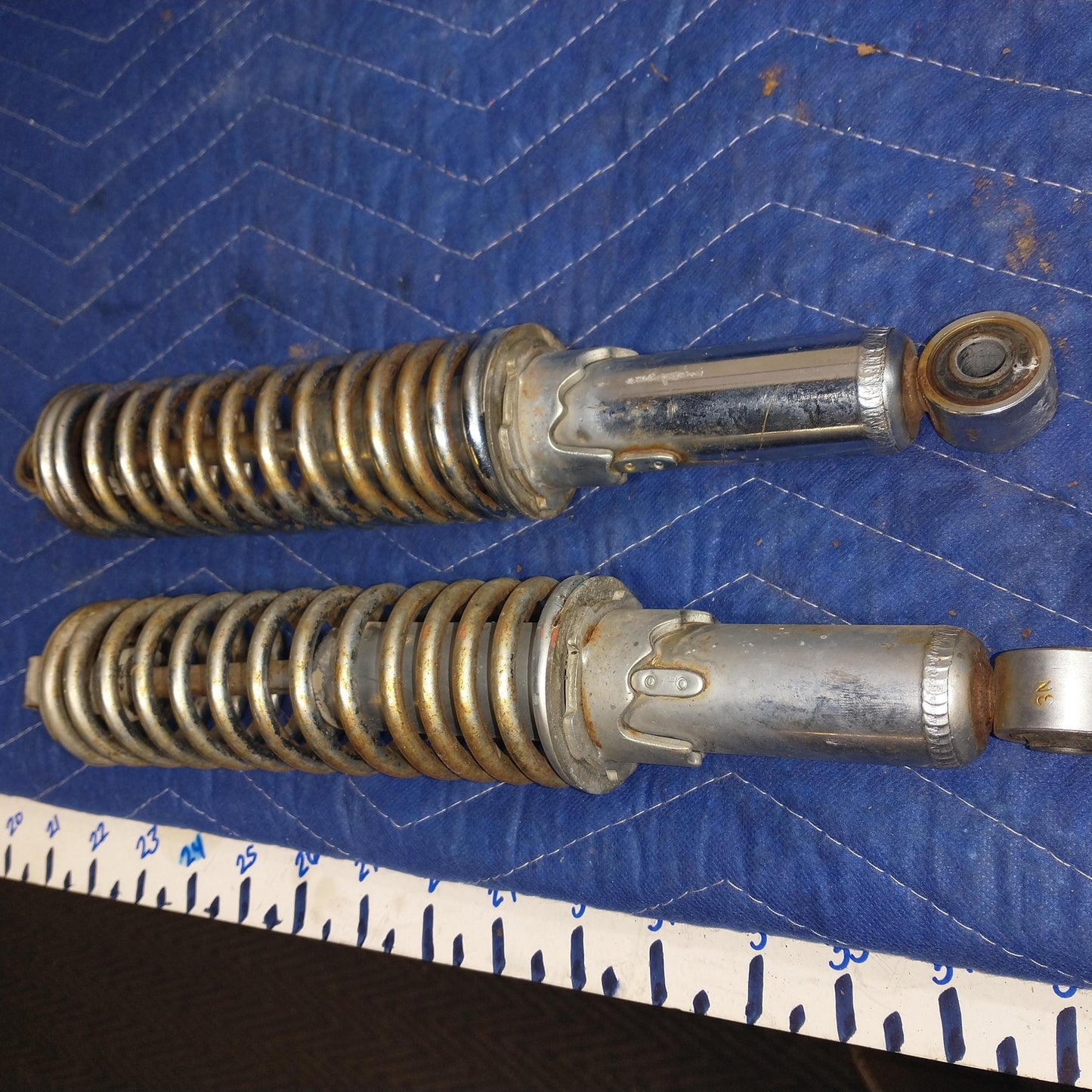 1974 YAMAHA DT175 OEM LEFT RIGHT REAR BACK SHOCKS SHOCK SET PAIR SUSPENSION