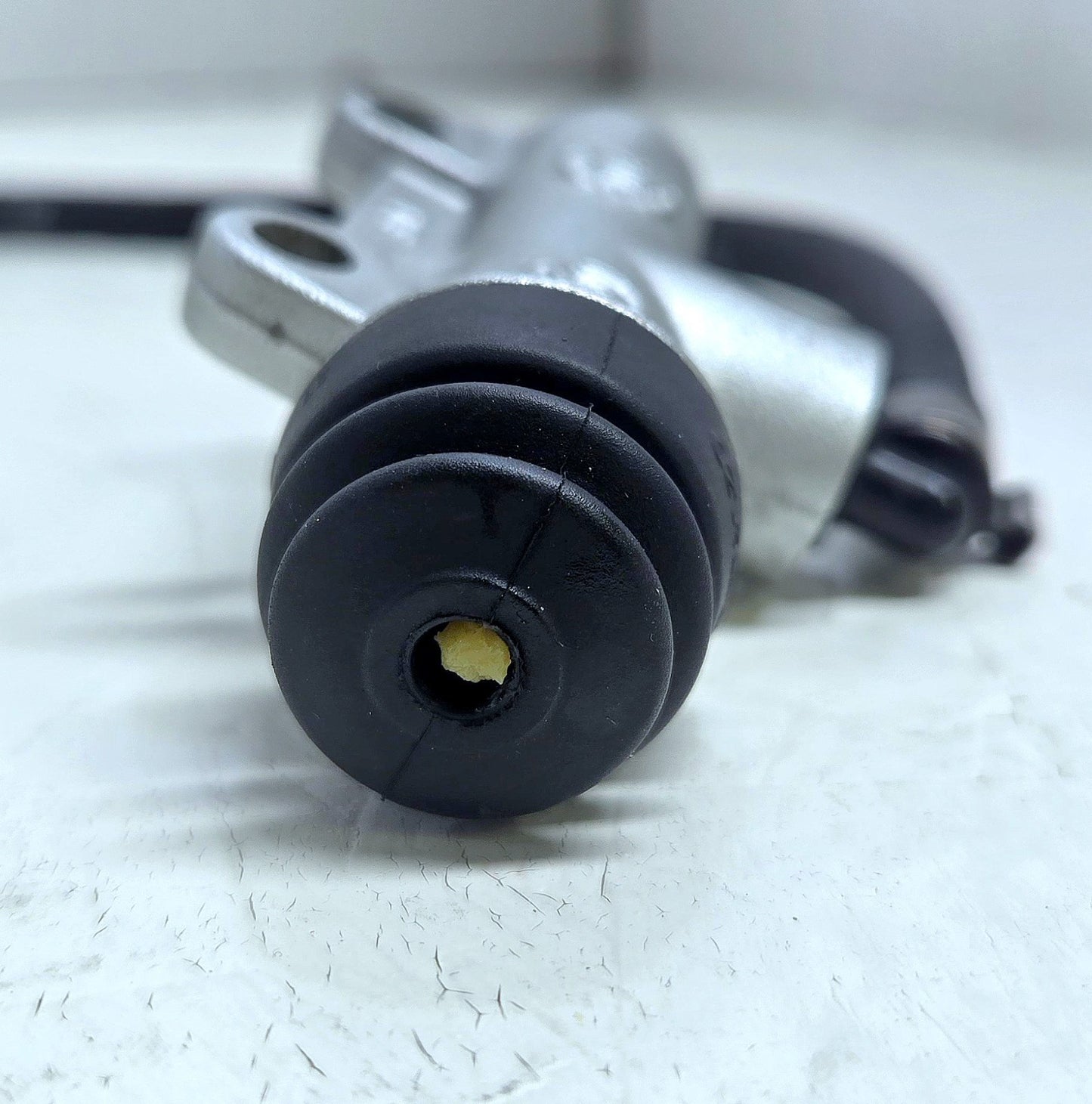 2011 10-13 BMW R1200RT R1200 Rear Brake Caliper Master Cylinder