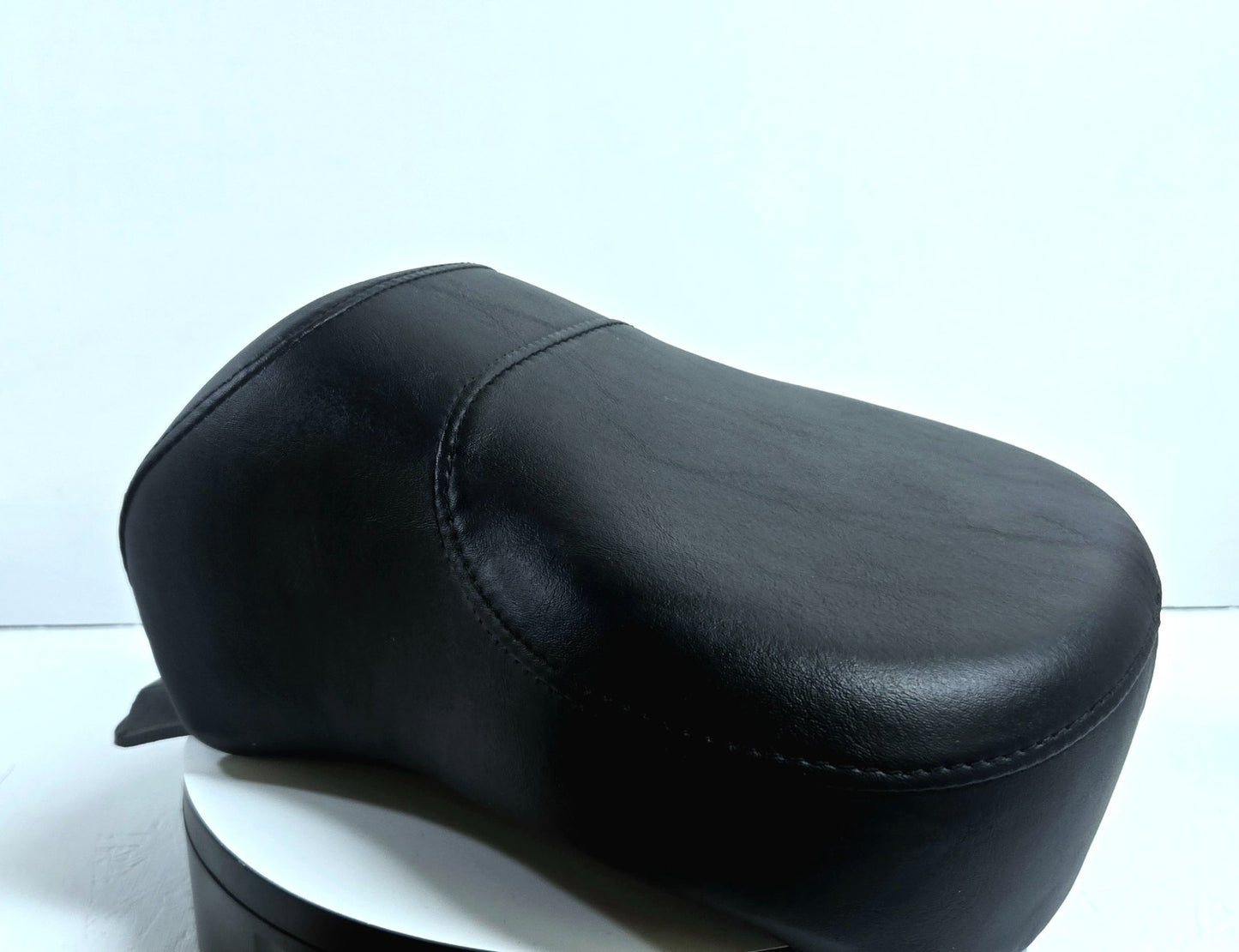 HARLEY DAVIDSON GENUINE FLHR ROAD KING REAR PASSENGER PILLION SEAT