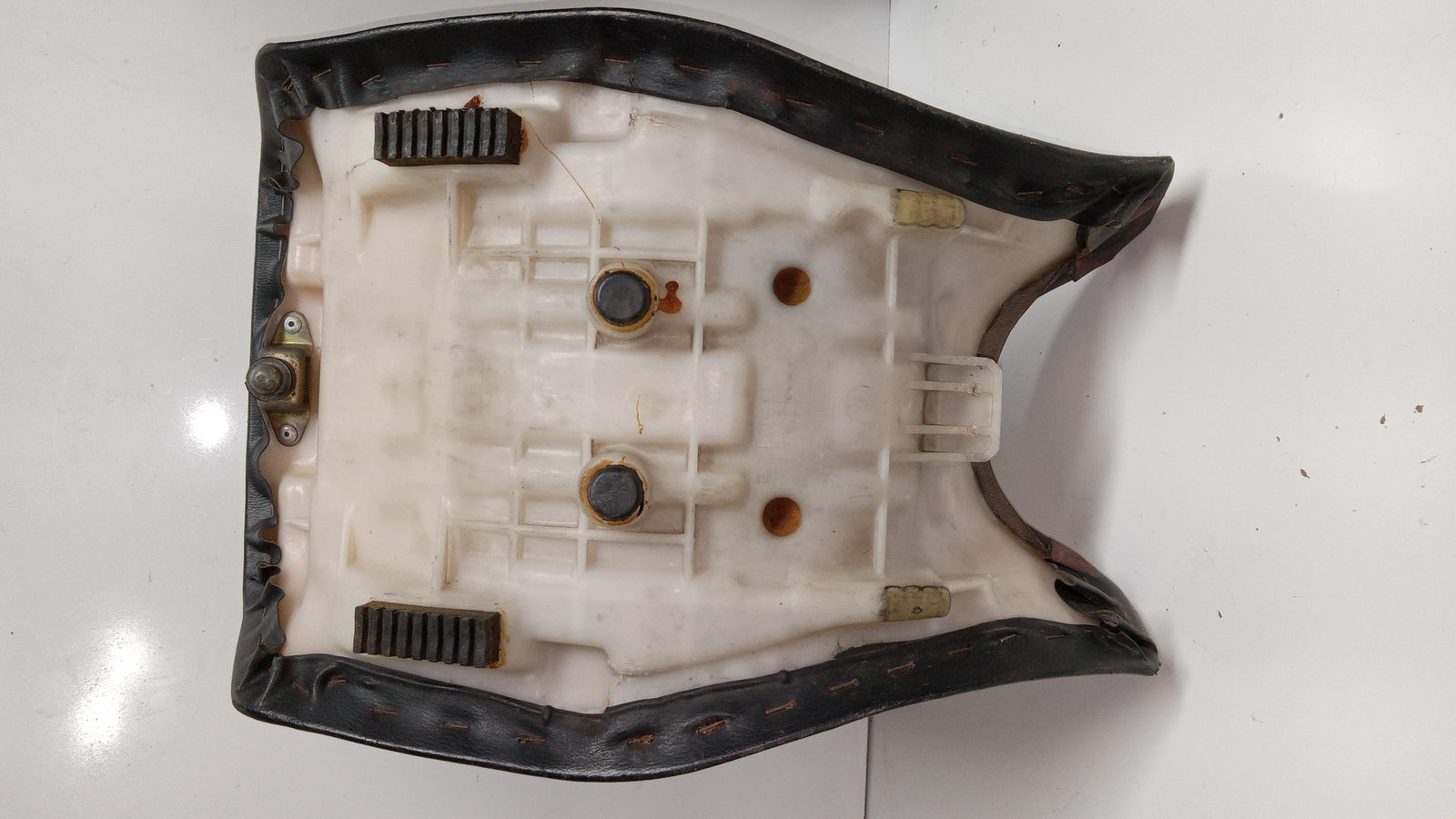 88-97 SUZUKI KATANA 600 OEM FRONT DRIVERS SEAT PAD SADDLE PILLION