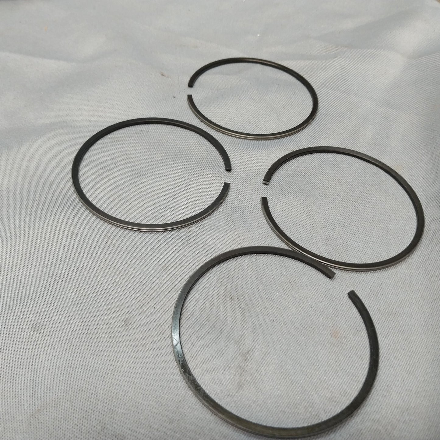 ORIGINAL SUZUKI T500 TM250 TS250 PISTON RING SET  12140-15011
