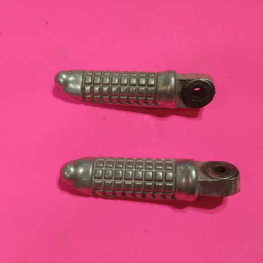 1995 SUZUKI BANDIT 600 CHROME OEM RIGHT LEFT REARSETS REAR SET DRIVER FOOT PEGS 